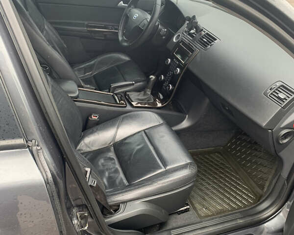 Серый Вольво В50, объемом двигателя 1.56 л и пробегом 263 тыс. км за 5500 $, фото 5 на Automoto.ua