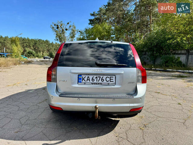 Сірий Вольво V50, об'ємом двигуна 2 л та пробігом 241 тис. км за 7500 $, фото 4 на Automoto.ua