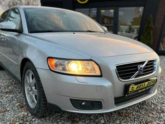 Серый Вольво В50, объемом двигателя 1.6 л и пробегом 217 тыс. км за 6800 $, фото 1 на Automoto.ua