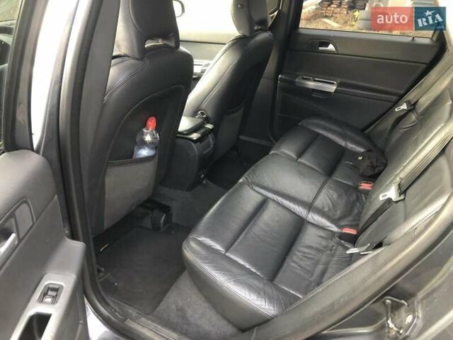 Серый Вольво В50, объемом двигателя 1.6 л и пробегом 260 тыс. км за 7000 $, фото 6 на Automoto.ua