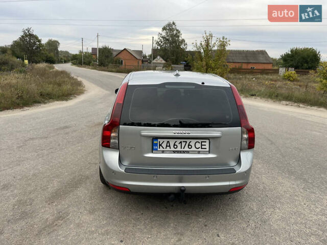 Серый Вольво В50, объемом двигателя 2 л и пробегом 241 тыс. км за 7400 $, фото 5 на Automoto.ua