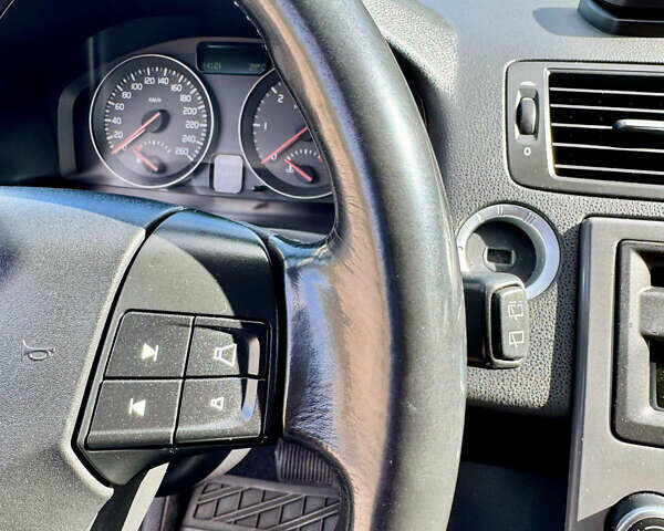Сірий Вольво V50, об'ємом двигуна 2 л та пробігом 241 тис. км за 7500 $, фото 8 на Automoto.ua