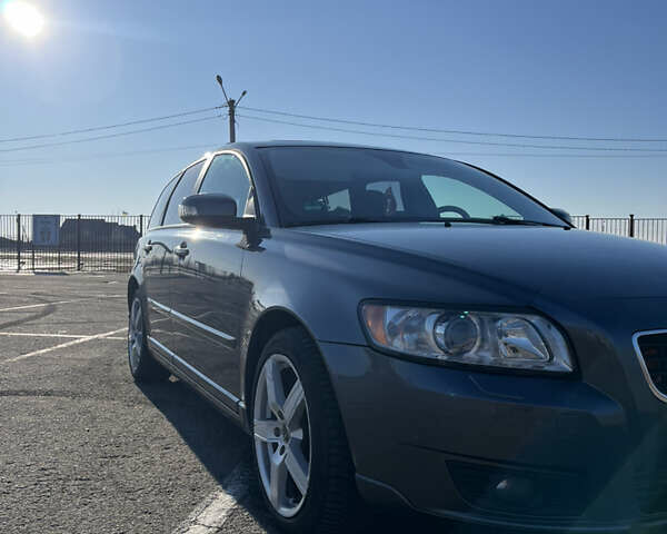 Серый Вольво В50, объемом двигателя 1.98 л и пробегом 205 тыс. км за 6500 $, фото 3 на Automoto.ua