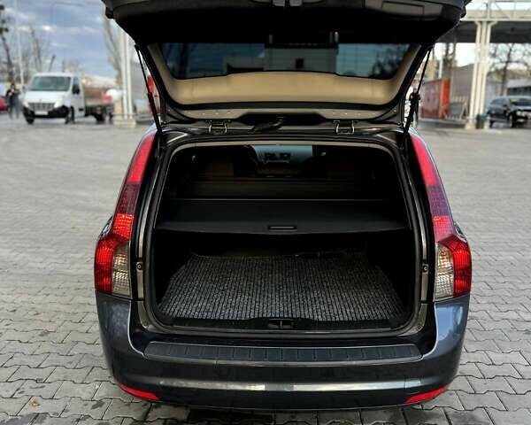 Сірий Вольво V50, об'ємом двигуна 2 л та пробігом 250 тис. км за 8300 $, фото 23 на Automoto.ua