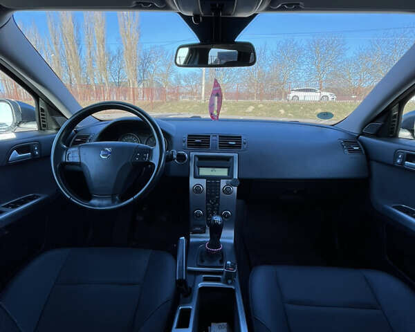 Серый Вольво В50, объемом двигателя 1.98 л и пробегом 205 тыс. км за 6500 $, фото 25 на Automoto.ua