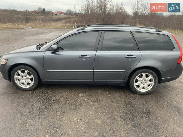 Серый Вольво В50, объемом двигателя 1.56 л и пробегом 263 тыс. км за 5500 $, фото 1 на Automoto.ua