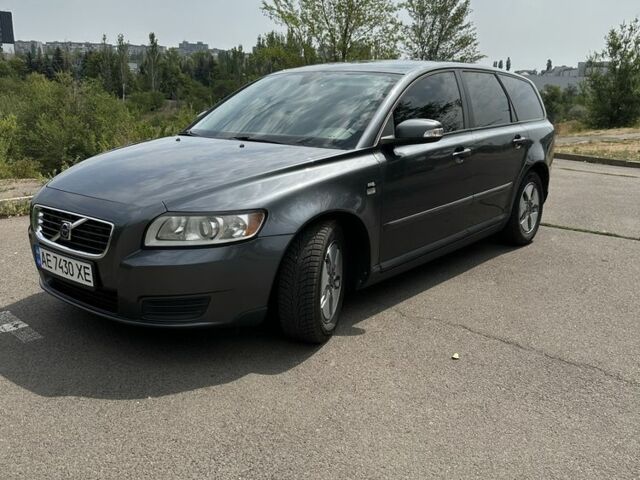 Серый Вольво В50, объемом двигателя 1.6 л и пробегом 270 тыс. км за 6800 $, фото 6 на Automoto.ua