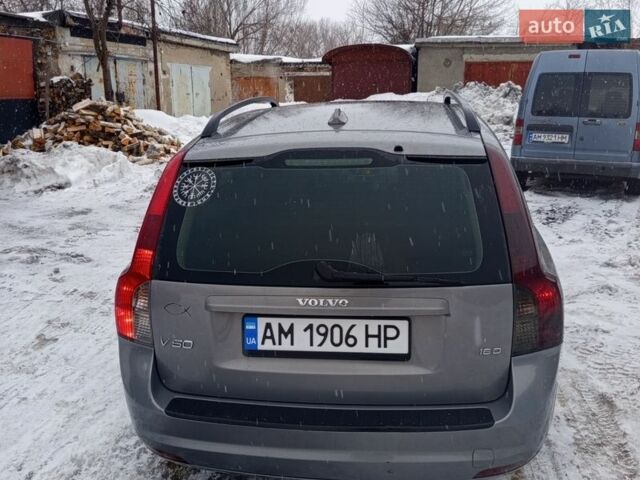Серый Вольво В50, объемом двигателя 1.6 л и пробегом 350 тыс. км за 6600 $, фото 5 на Automoto.ua