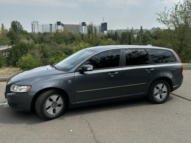 Серый Вольво В50, объемом двигателя 1.6 л и пробегом 270 тыс. км за 6800 $, фото 5 на Automoto.ua