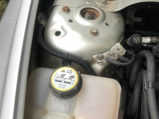 Серый Вольво В50, объемом двигателя 2 л и пробегом 302 тыс. км за 4900 $, фото 10 на Automoto.ua