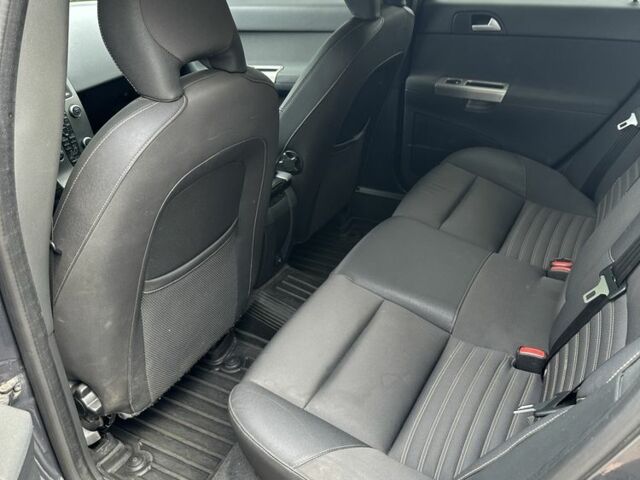 Серый Вольво В50, объемом двигателя 1.6 л и пробегом 270 тыс. км за 6800 $, фото 9 на Automoto.ua