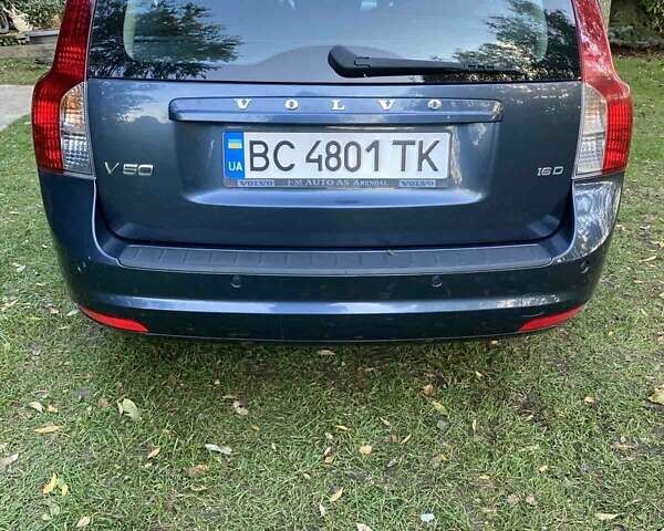 Серый Вольво В50, объемом двигателя 1.56 л и пробегом 156 тыс. км за 6500 $, фото 2 на Automoto.ua