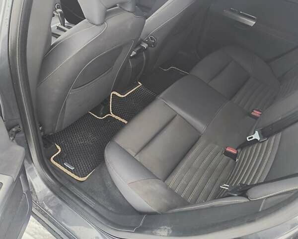 Серый Вольво В50, объемом двигателя 2.4 л и пробегом 250 тыс. км за 5400 $, фото 10 на Automoto.ua