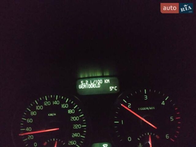 Сірий Вольво V50, об'ємом двигуна 1.56 л та пробігом 301 тис. км за 7300 $, фото 33 на Automoto.ua