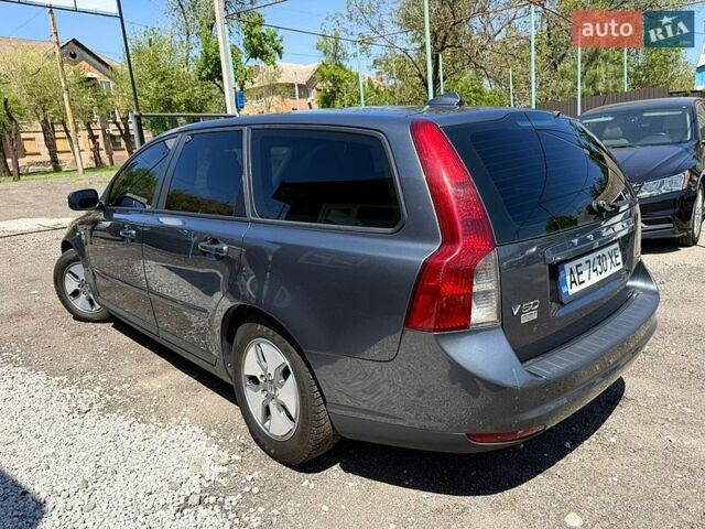Серый Вольво В50, объемом двигателя 1.56 л и пробегом 285 тыс. км за 5800 $, фото 5 на Automoto.ua