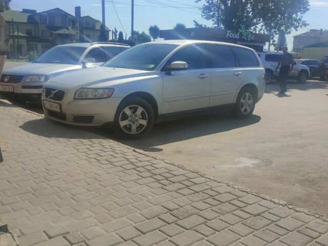 Серый Вольво В50, объемом двигателя 1.6 л и пробегом 280 тыс. км за 8000 $, фото 1 на Automoto.ua