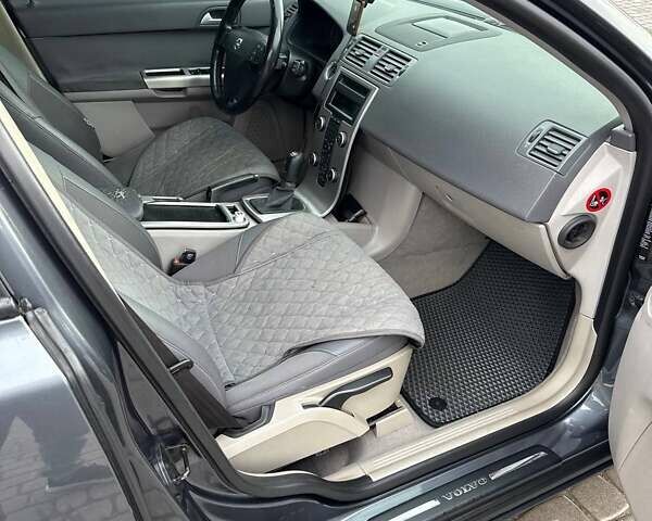 Сірий Вольво V50, об'ємом двигуна 2 л та пробігом 339 тис. км за 7500 $, фото 13 на Automoto.ua