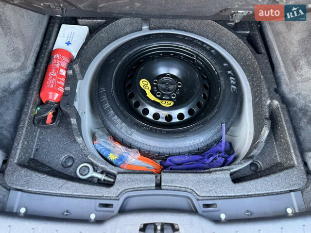 Серый Вольво В50, объемом двигателя 2 л и пробегом 340 тыс. км за 7300 $, фото 24 на Automoto.ua