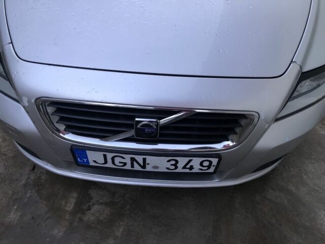 Серый Вольво В50, объемом двигателя 2 л и пробегом 301 тыс. км за 5674 $, фото 4 на Automoto.ua