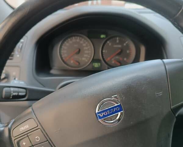 Серый Вольво В50, объемом двигателя 1.56 л и пробегом 383 тыс. км за 6200 $, фото 5 на Automoto.ua