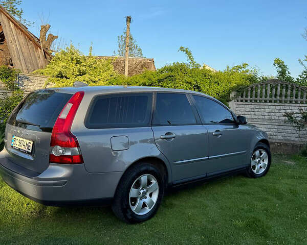 Серый Вольво В50, объемом двигателя 1.6 л и пробегом 276 тыс. км за 5800 $, фото 5 на Automoto.ua