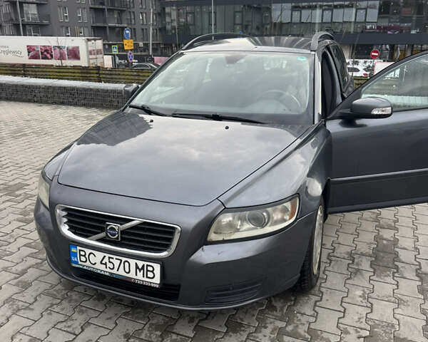 Серый Вольво В50, объемом двигателя 1.6 л и пробегом 323 тыс. км за 4999 $, фото 3 на Automoto.ua