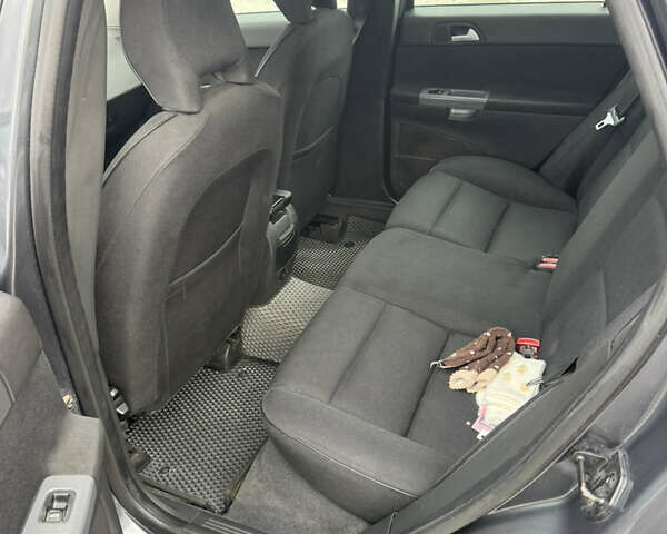 Серый Вольво В50, объемом двигателя 1.6 л и пробегом 323 тыс. км за 4999 $, фото 18 на Automoto.ua