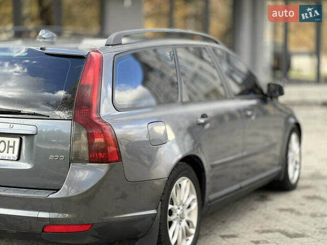 Вольво В50 2008 в Новояворовск на Automoto.ua Серый Вольво В50, объемом двигателя 2 л и пробегом 420 тыс. км за 5600 $, фото 6 на Automoto.ua