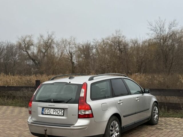 Серый Вольво В50, объемом двигателя 2 л и пробегом 190 тыс. км за 3250 $, фото 3 на Automoto.ua