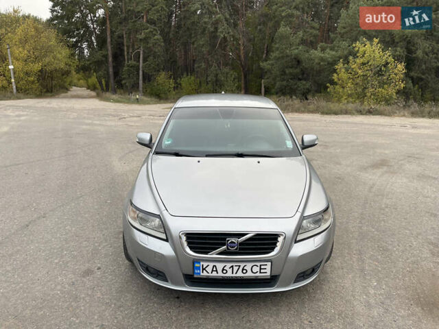 Сірий Вольво V50, об'ємом двигуна 2 л та пробігом 241 тис. км за 7500 $, фото 4 на Automoto.ua