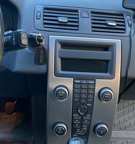 Серый Вольво В50, объемом двигателя 1.56 л и пробегом 156 тыс. км за 6500 $, фото 7 на Automoto.ua