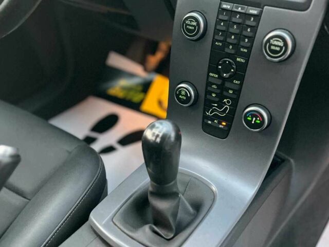 Серый Вольво В50, объемом двигателя 1.6 л и пробегом 217 тыс. км за 6800 $, фото 14 на Automoto.ua