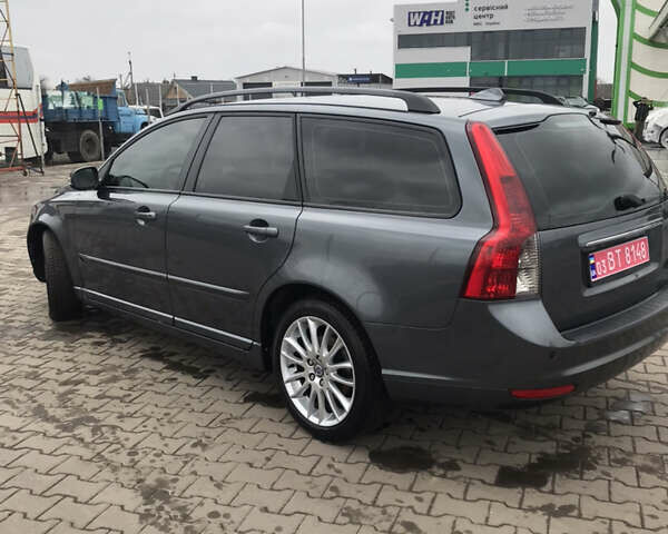 Серый Вольво В50, объемом двигателя 2 л и пробегом 216 тыс. км за 8200 $, фото 9 на Automoto.ua