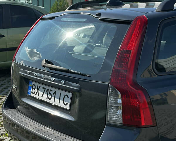 Серый Вольво В50, объемом двигателя 1.6 л и пробегом 246 тыс. км за 8000 $, фото 7 на Automoto.ua