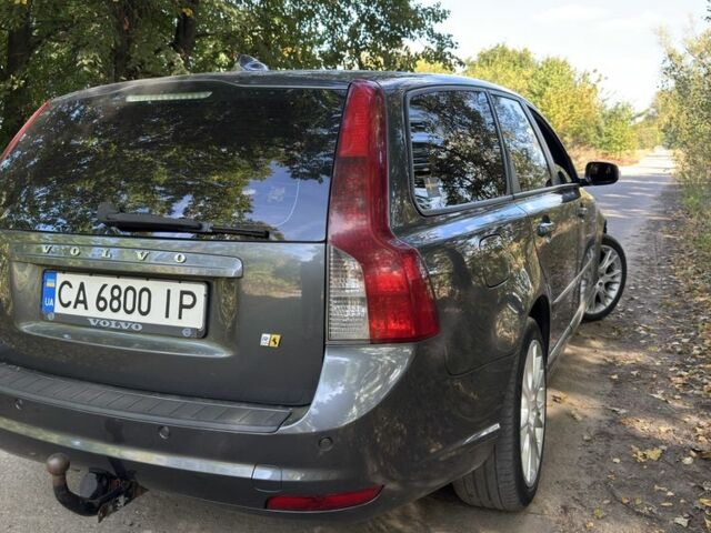 Серый Вольво В50, объемом двигателя 1.6 л и пробегом 307 тыс. км за 5900 $, фото 4 на Automoto.ua