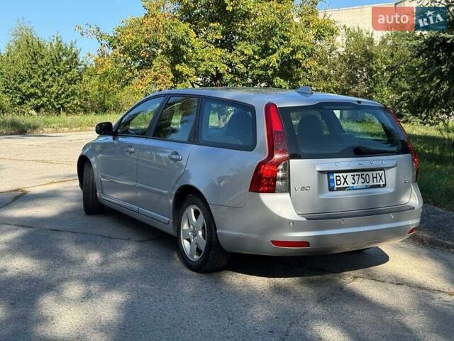 Вольво В50 2009 в Славуте на Automoto.ua Серый Вольво В50, объемом двигателя 2 л и пробегом 258 тыс. км за 7500 $, фото 18 на Automoto.ua