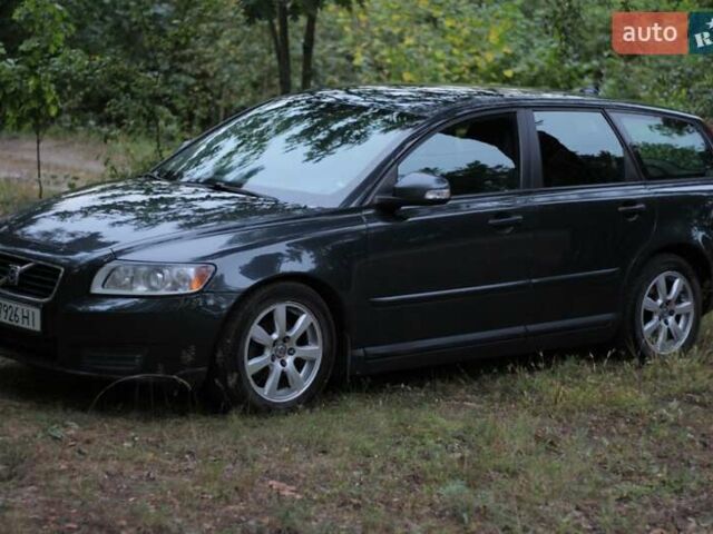Сірий Вольво V50, об'ємом двигуна 1.6 л та пробігом 235 тис. км за 6000 $, фото 1 на Automoto.ua
