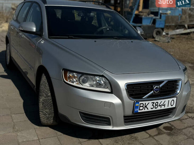 Серый Вольво В50, объемом двигателя 1.6 л и пробегом 225 тыс. км за 7500 $, фото 8 на Automoto.ua