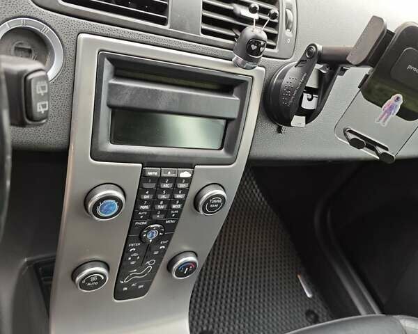 Серый Вольво В50, объемом двигателя 1.6 л и пробегом 265 тыс. км за 9999 $, фото 4 на Automoto.ua