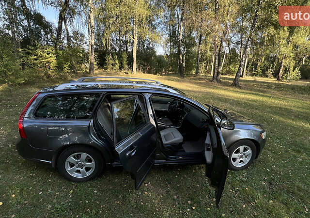 Серый Вольво В50, объемом двигателя 1.6 л и пробегом 285 тыс. км за 6400 $, фото 8 на Automoto.ua