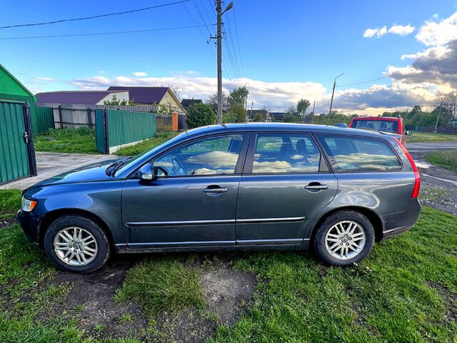 Серый Вольво В50, объемом двигателя 1.6 л и пробегом 261 тыс. км за 8200 $, фото 1 на Automoto.ua