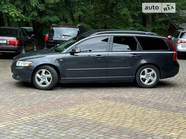 Серый Вольво В50, объемом двигателя 1.56 л и пробегом 245 тыс. км за 6599 $, фото 4 на Automoto.ua