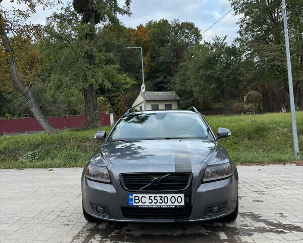 Серый Вольво В50, объемом двигателя 1.56 л и пробегом 274 тыс. км за 8200 $, фото 4 на Automoto.ua
