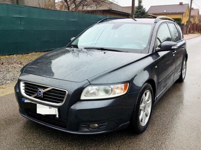 Серый Вольво В50, объемом двигателя 1.6 л и пробегом 316 тыс. км за 2800 $, фото 1 на Automoto.ua