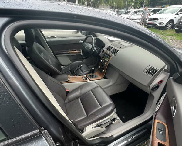 Серый Вольво В50, объемом двигателя 1.56 л и пробегом 266 тыс. км за 8000 $, фото 5 на Automoto.ua