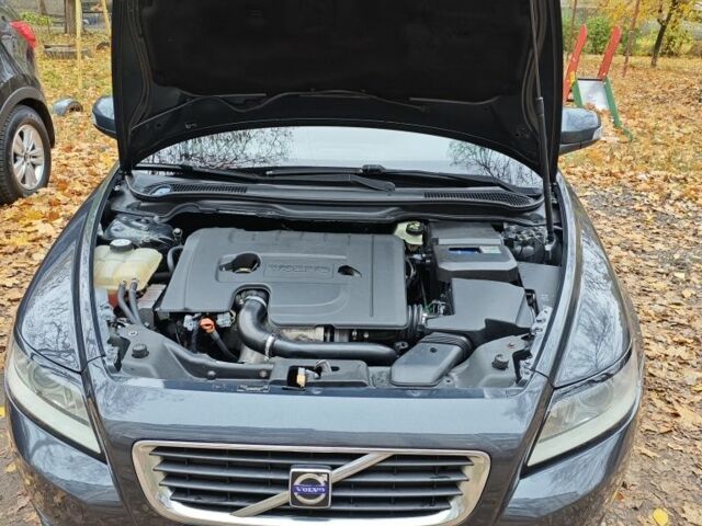 Серый Вольво В50, объемом двигателя 1.6 л и пробегом 265 тыс. км за 8999 $, фото 4 на Automoto.ua