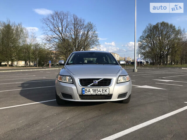Серый Вольво В50, объемом двигателя 1.6 л и пробегом 274 тыс. км за 5300 $, фото 1 на Automoto.ua