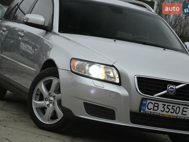 Сірий Вольво V50, об'ємом двигуна 2 л та пробігом 240 тис. км за 7800 $, фото 2 на Automoto.ua