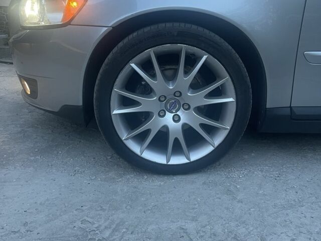 Серый Вольво В50, объемом двигателя 1.6 л и пробегом 245 тыс. км за 7500 $, фото 2 на Automoto.ua