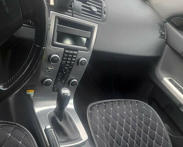 Серый Вольво В50, объемом двигателя 1.6 л и пробегом 238 тыс. км за 7300 $, фото 14 на Automoto.ua